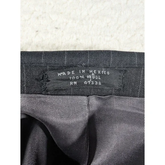 Jones New York Men's 50L Dark Gray Pinstripe 100% Wool Two-Button Suit Jacket - Picture 4 of 6